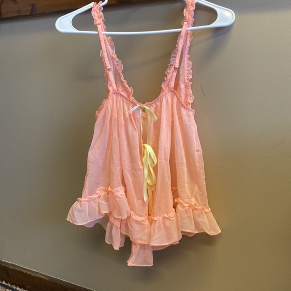 Woman’s Victoria’s Secret loungerie - Picture 3 of 6